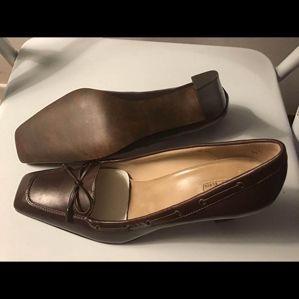 Beautiful Anne Klein women’s dress shoes. - Picture 5 of 6
